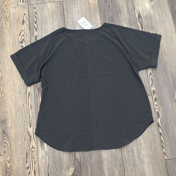 Zenana Gray Top with accent buttons - Picture 5 of 5